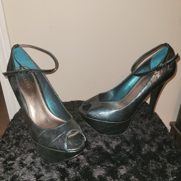 Ankle strap platform heels - Picture 2 of 3